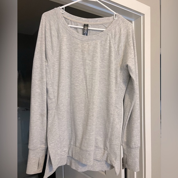 Long sleeve workout shirt. Yogalicious. Medium. Grey. - Picture 1 of 1